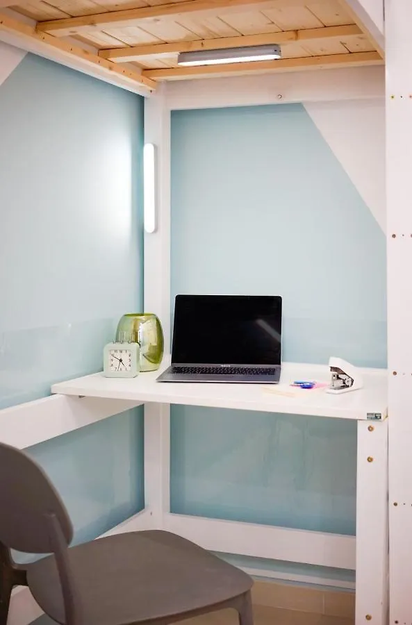 Homestay Coliving Space - Hennessy Road 113 Wan Chai Mtr Hong Kong China